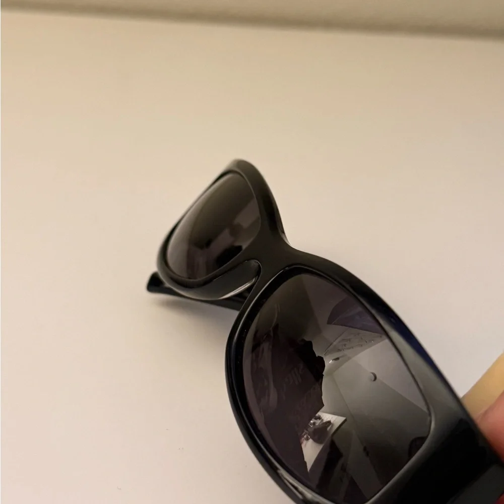 Gucci Black Sunglasses with Silver Accents - Picture 8 of 8